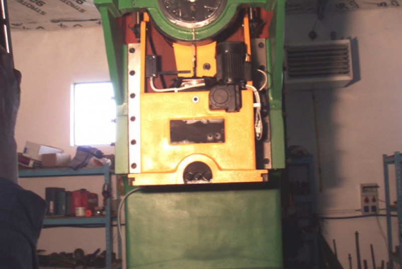 Ponuka strojov / LEK 250 - excentrický lis po kompletnej oprave - foto Ponuka strojov / LEK 250 - excentrický lis po kompletnej oprave - foto